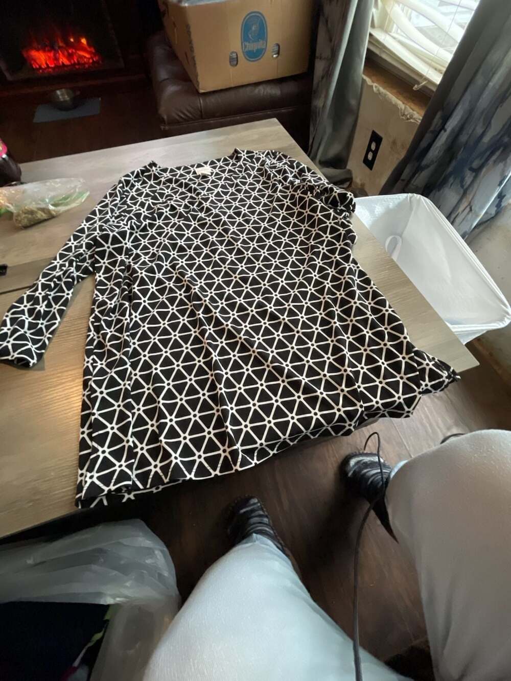 Chico's Tunic Size 1 Black White Geometric V-Neck